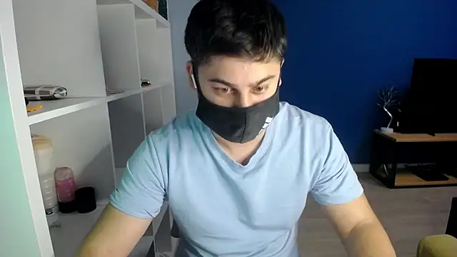 Snapshot of Tomguys chatting on March 20, 6:09 pm Tomguys online show from March 20, 6:09 pm