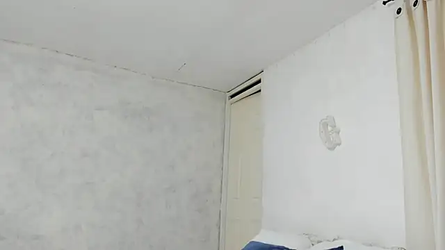 Snapshot of rosaaliiaa1 chatting on February 23, 9:16 pm rosaaliiaa1 online show from February 23, 9:16 pm