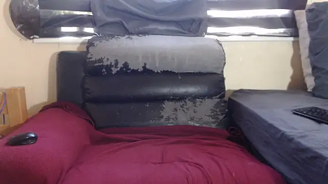 Snapshot of Sweetslender chatting on October 7, 5:15 am Sweetslender online show from October 7, 5:15 am