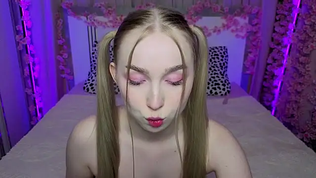 Snapshot of LilyStarlight chatting on May 2, 4:50 am LilyStarlight online show from May 2, 4:50 am