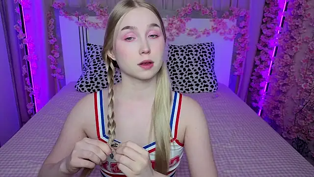 Snapshot of LilyStarlight chatting on May 17, 3:37 am LilyStarlight online show from May 17, 3:37 am