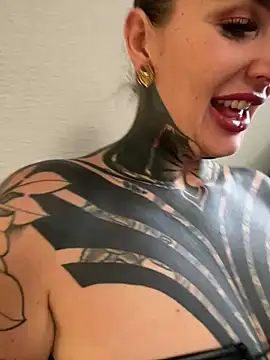 Snapshot of InkedBiitch chatting on February 3, 3:28 pm InkedBiitch online show from February 3, 3:28 pm