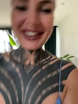 Snapshot of InkedBiitch chatting on May 8, 5:57 am InkedBiitch online show from May 8, 5:57 am