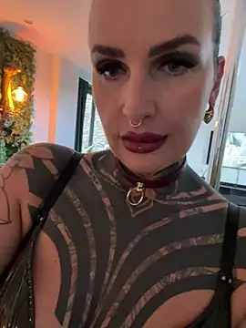 Snapshot of InkedBiitch chatting on May 11, 4:59 pm InkedBiitch online show from May 11, 4:59 pm