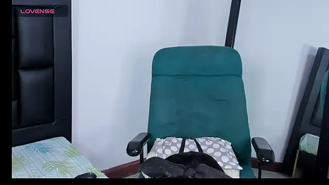 MaiaPetitte  online show from January 7, 9:50 pm