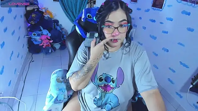 Snapshot of OnlyBluex chatting on October 15, 1:50 am OnlyBluex online show from October 15, 1:50 am