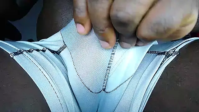 Snapshot of MAXJONES_2 chatting on May 23, 4:44 pm MAXJONES 2 online show from May 23, 4:44 pm