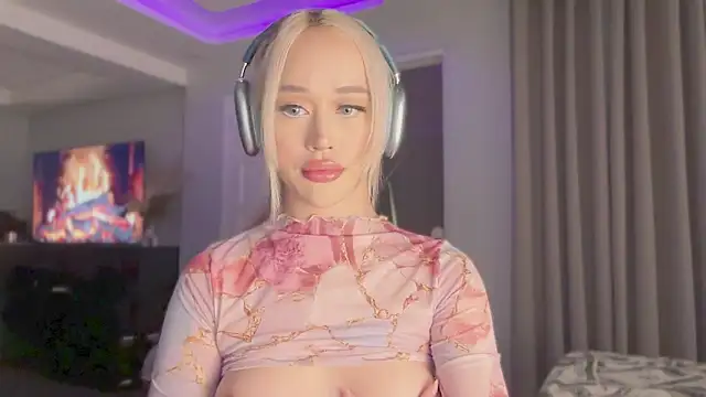 Snapshot of Carrie_Colbyxx chatting on February 21, 7:54 pm Carrie Colbyxx online show from February 21, 7:54 pm