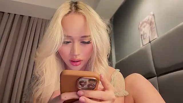 Snapshot of Carrie_Colbyxx chatting on March 5, 5:18 am Carrie Colbyxx online show from March 5, 5:18 am