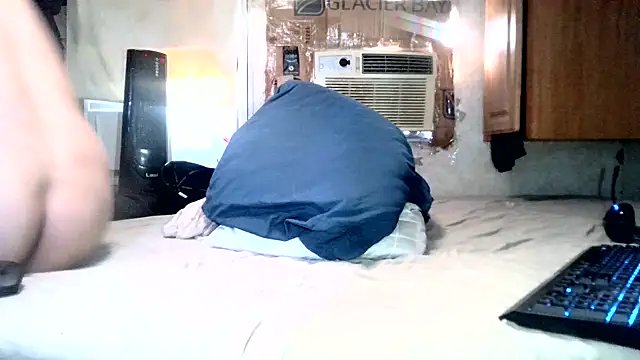 Snapshot of jceodo100 chatting on March 7, 5:28 pm jceodo100 online show from March 7, 5:28 pm