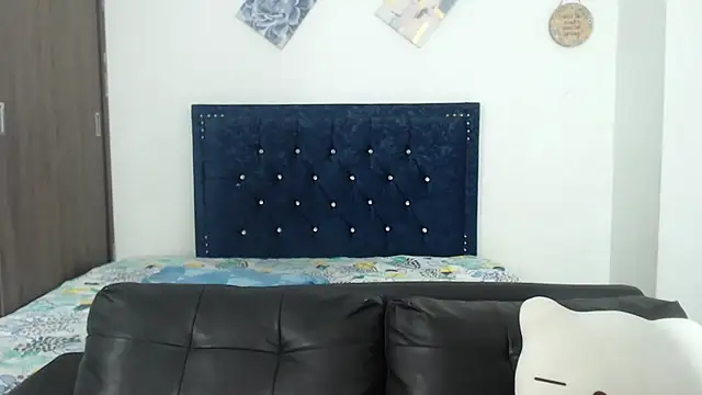 QueenSquirt  online show from March 18, 8:04 pm