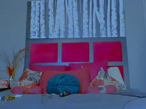 Snapshot of MissParis26 chatting on October 12, 9:14 pm MissParis26 online show from October 12, 9:14 pm