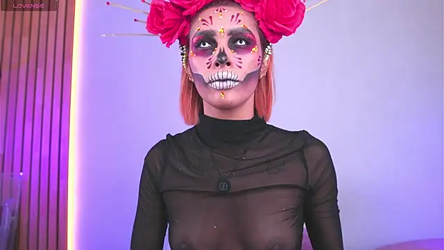 mia-reeves online show from October 31, 8:43 pm