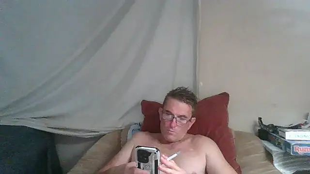 Snapshot of xykenrah@xh chatting on March 27, 6:18 pm xykenrahxh online show from March 27, 6:18 pm