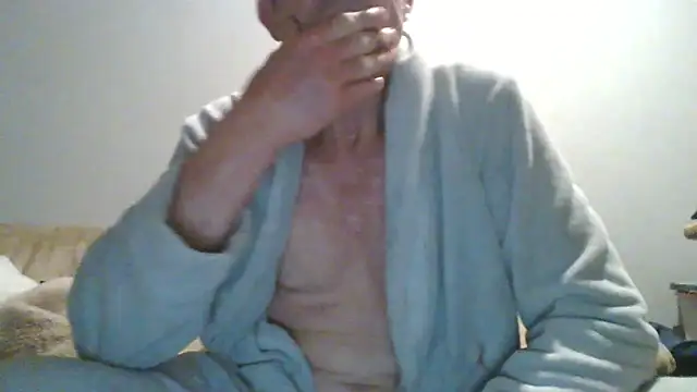 Snapshot of xykenrah@xh chatting on June 20, 1:52 am xykenrahxh online show from June 20, 1:52 am