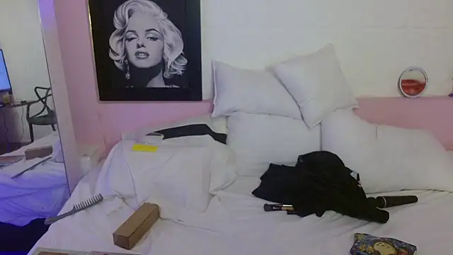Sweetcristin online show from May 2, 12:37 am