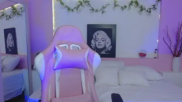 Sweetcristin online show from May 5, 3:25 am
