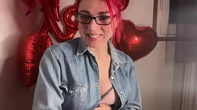 Snapshot of Nikky_Divine chatting on February 28, 9:33 pm Nikky Divine online show from February 28, 9:33 pm