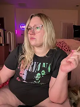 PiggyRose online show from April 1, 12:44 am