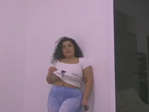 Snapshot of BustyMadison chatting on November 14, 7:40 am BustyMadison online show from November 14, 7:40 am