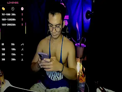 000batman000 online show from February 6, 1:25 pm