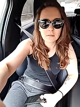 Tinas5 online show from March 3, 1:06 pm