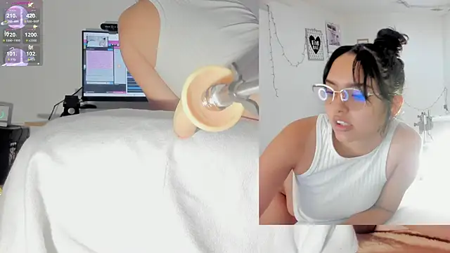 sofi velez online show from November 20, 5:12 pm