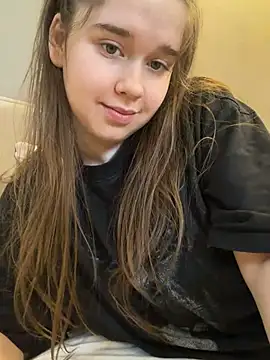 Snapshot of HornyGirlH chatting on June 23, 7:50 am HornyGirlH online show from June 23, 7:50 am