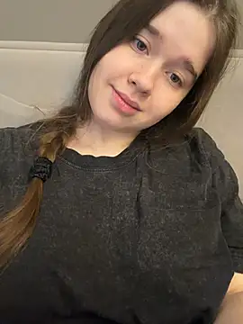 Snapshot of HornyGirlH chatting on June 27, 9:03 am HornyGirlH online show from June 27, 9:03 am