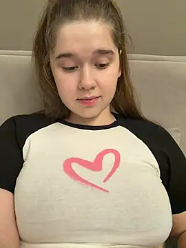 Snapshot of HornyGirlH chatting on July 3, 10:27 pm HornyGirlH online show from July 3, 10:27 pm