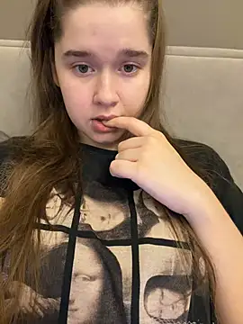 Snapshot of HornyGirlH chatting on July 9, 12:04 am HornyGirlH online show from July 9, 12:04 am