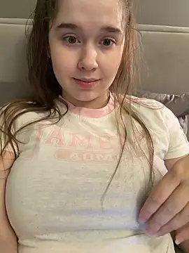 Snapshot of HornyGirlH chatting on July 31, 12:32 am HornyGirlH online show from July 31, 12:32 am