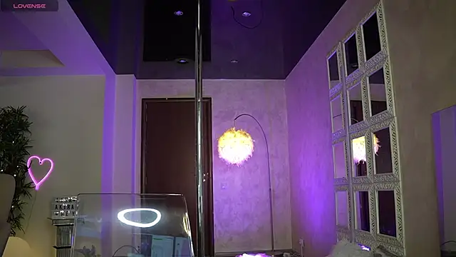 Snapshot of LisaAkira chatting on January 11, 7:02 am LisaAkira online show from January 11, 7:02 am