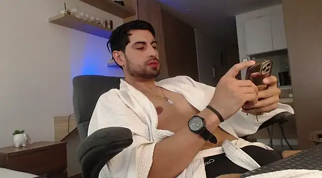 Snapshot of bradley_muscle chatting on February 23, 11:04 pm bradley muscle online show from February 23, 11:04 pm