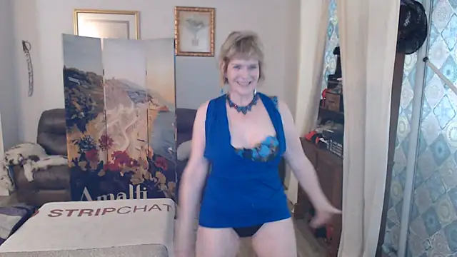 SindeeDix online show from August 1, 10:30 pm