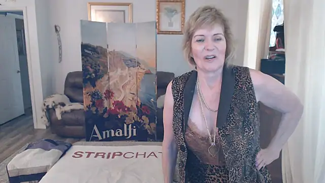 SindeeDix online show from August 4, 2:30 pm