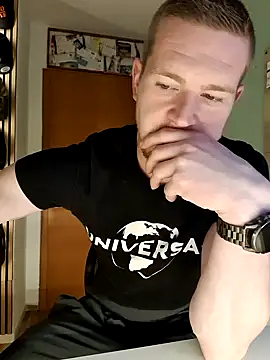 Snapshot of Playbunniboy chatting on December 5, 3:17 pm Playbunniboy online show from December 5, 3:17 pm