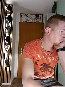 Snapshot of Playbunniboy chatting on December 17, 6:31 pm Playbunniboy online show from December 17, 6:31 pm