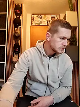 Snapshot of Playbunniboy chatting on February 14, 7:38 am Playbunniboy online show from February 14, 7:38 am