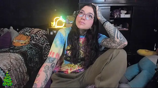 Lilmarieee online show from December 28, 9:30 pm