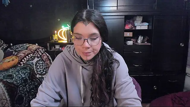 Lilmarieee online show from February 14, 9:53 pm