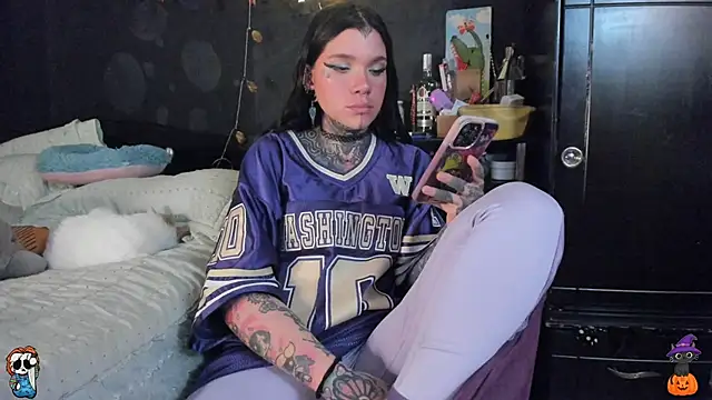 Snapshot of Lilmarieee chatting on October 29, 10:44 pm Lilmarieee online show from October 29, 10:44 pm
