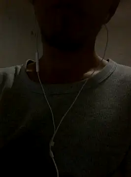 Snapshot of landy20cm chatting on February 6, 3:48 am landy20cm online show from February 6, 3:48 am