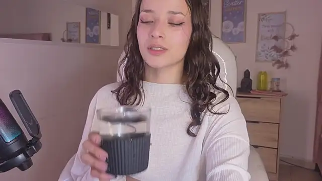 Amaia Daniells online show from November 5, 3:39 am