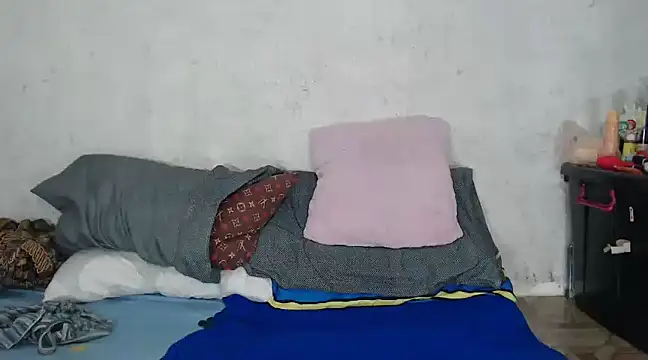Snapshot of sweet_sugar25 chatting on March 6, 4:07 pm sweet sugar25 online show from March 6, 4:07 pm