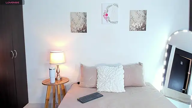 SarahCinnamon- online show from January 13, 8:14 pm