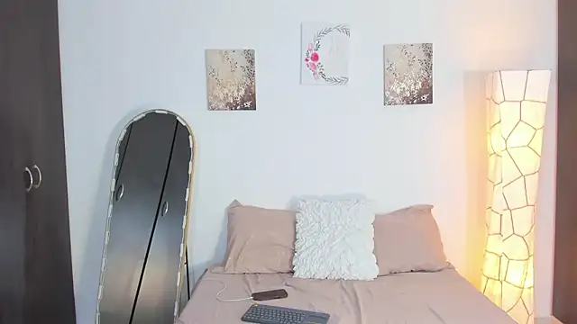 SarahCinnamon- online show from March 3, 7:42 pm