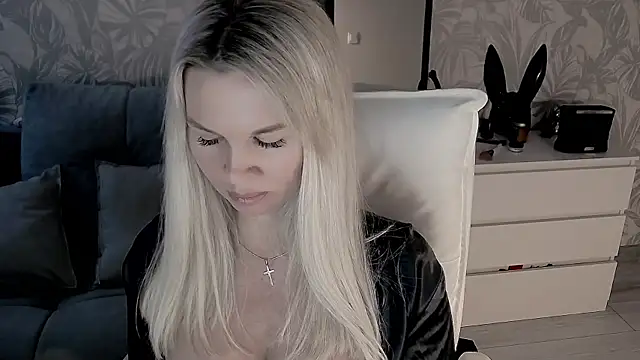 EvaRelusionJ online show from October 29, 2:25 am