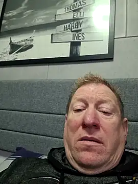 tomtom111111 online show from November 30, 11:25 am