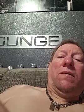 tomtom111111 online show from January 17, 4:39 am